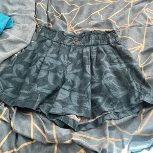 Madewell Floral Patterned Gray Shorts